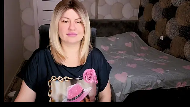 CrystallKiss online show from 10/03/25, 02:30