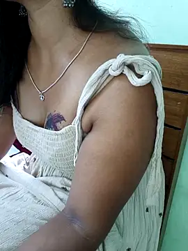 Snapshot of Laxmipriyatamil chatting on 04/28/26, 02:27 Laxmipriyatamil online show from 04/28/26, 02:27