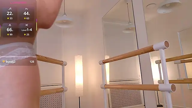 Snapshot of chloe_dreammm chatting on 11/18/25, 02:54 chloe dreammm online show from 11/18/25, 02:54