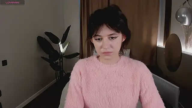 Snapshot of chloe_dreammm chatting on 02/03/26, 12:32 chloe dreammm online show from 02/03/26, 12:32