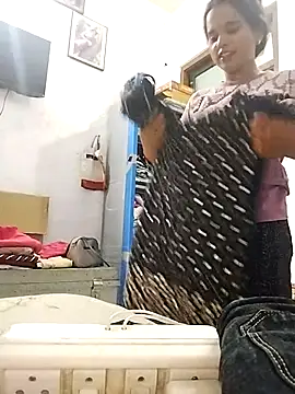 Snapshot of JHILMIL chatting on 09/23/25, 06:27 JHILMIL online show from 09/23/25, 06:27