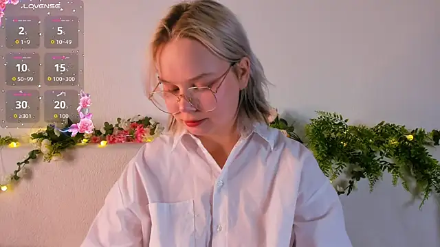 girlllsooft online show from 10/03/25, 05:32