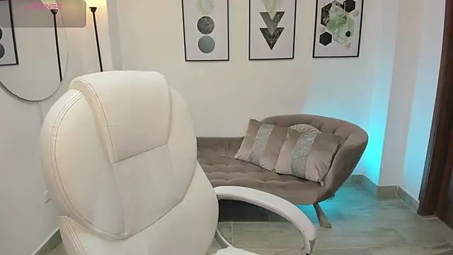 Snapshot of dafne_hills chatting on 09/27/25, 07:30 dafne hills online show from 09/27/25, 07:30