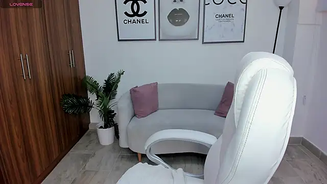 Snapshot of dafne_hills chatting on 10/19/25, 07:03 dafne hills online show from 10/19/25, 07:03