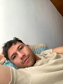 Snapshot of Michaell_Spinelly chatting on 11/02/25, 03:25 Michaell Spinelly online show from 11/02/25, 03:25