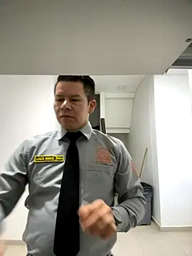 Snapshot of Manu0586 chatting on 11/01/25, 11:23 Manu0586 online show from 11/01/25, 11:23