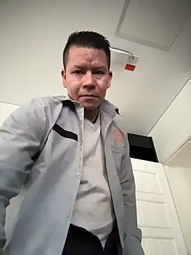 Snapshot of Manu0586 chatting on 11/13/25, 11:09 Manu0586 online show from 11/13/25, 11:09