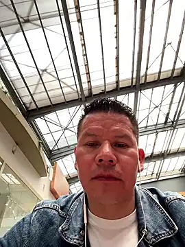 Snapshot of Manu0586 chatting on 04/01/26, 03:20 Manu0586 online show from 04/01/26, 03:20