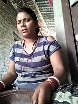 Snapshot of couple_71 chatting on 04/01/26, 06:03 couple 71 online show from 04/01/26, 06:03