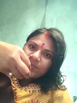 Snapshot of couple_71 chatting on 04/02/26, 11:52 couple 71 online show from 04/02/26, 11:52