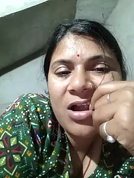 Snapshot of couple_71 chatting on 04/04/26, 04:37 couple 71 online show from 04/04/26, 04:37