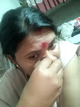 Snapshot of couple_71 chatting on 04/06/26, 05:03 couple 71 online show from 04/06/26, 05:03