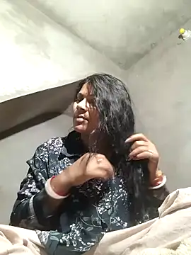 Snapshot of couple_71 chatting on 04/13/26, 04:45 couple 71 online show from 04/13/26, 04:45