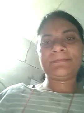 Snapshot of couple_71 chatting on 04/14/26, 01:39 couple 71 online show from 04/14/26, 01:39