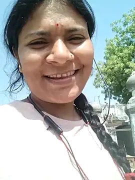 Snapshot of couple_71 chatting on 04/16/26, 04:02 couple 71 online show from 04/16/26, 04:02