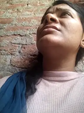 Snapshot of couple_71 chatting on 04/23/26, 04:14 couple 71 online show from 04/23/26, 04:14