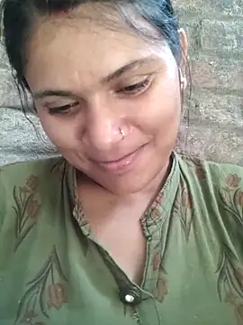 Snapshot of couple_71 chatting on 04/25/26, 06:16 couple 71 online show from 04/25/26, 06:16