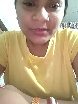 Snapshot of couple_71 chatting on 04/25/26, 06:05 couple 71 online show from 04/25/26, 06:05