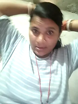 Snapshot of couple_71 chatting on 04/27/26, 06:11 couple 71 online show from 04/27/26, 06:11