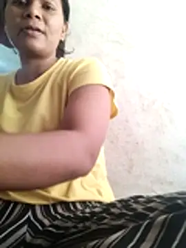Snapshot of couple_71 chatting on 05/17/26, 05:16 couple 71 online show from 05/17/26, 05:16