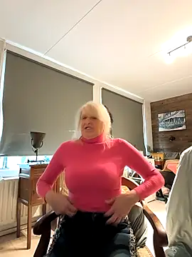 Snapshot of SexyKato001 chatting on 10/17/25, 01:57 SexyKato001 online show from 10/17/25, 01:57