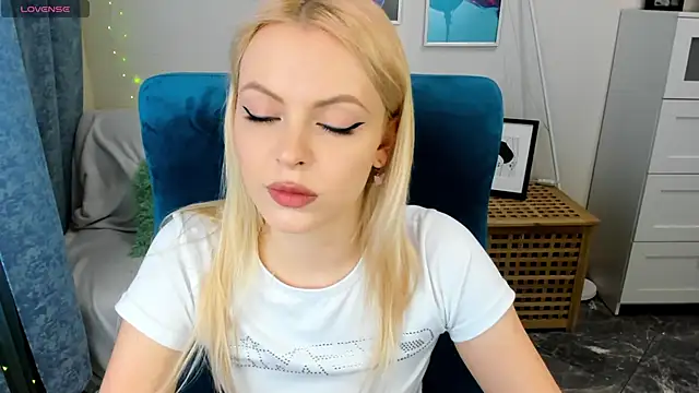 KatherineePierce online show from 05/22/26, 03:17