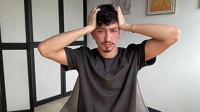 Snapshot of sweettaaron01 chatting on 02/24/26, 06:28 sweettaaron01 online show from 02/24/26, 06:28