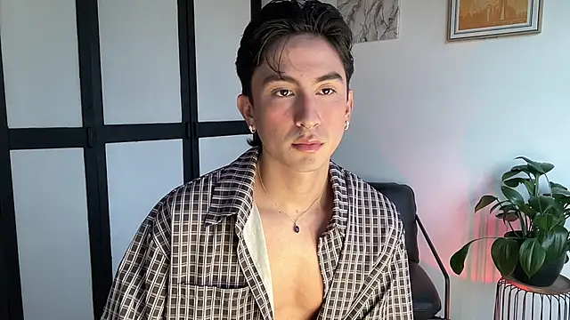 Snapshot of sweettaaron01 chatting on 04/20/26, 09:38 sweettaaron01 online show from 04/20/26, 09:38