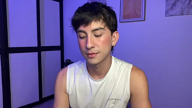 Snapshot of sweettaaron01 chatting on 06/03/26, 12:46 sweettaaron01 online show from 06/03/26, 12:46