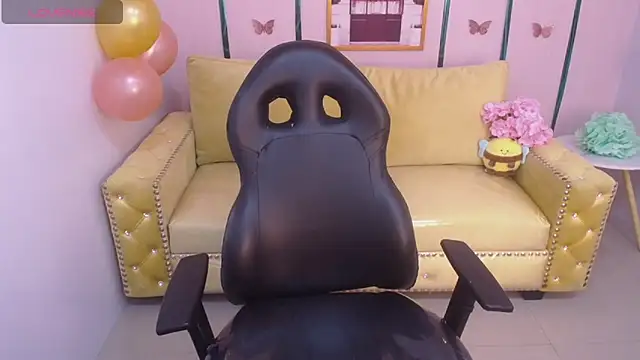 Snapshot of bellatrix_ch chatting on 04/10/26, 01:05 bellatrix ch online show from 04/10/26, 01:05