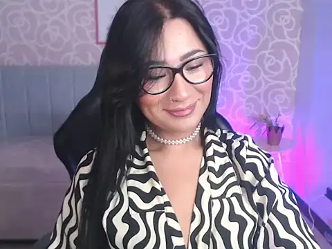 evelyn ch  online show from 09/18/25, 10:50