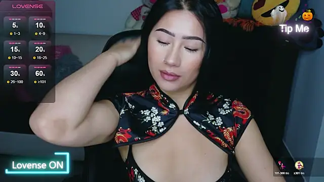 evelyn ch  online show from 10/28/25, 10:52