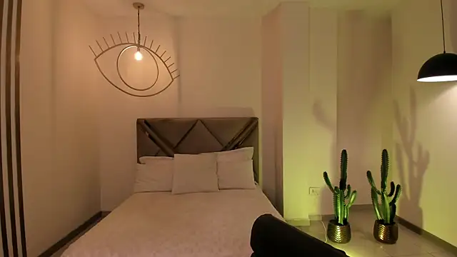 IsabellaMoreau online show from 01/10/26, 07:59