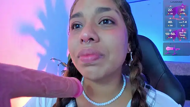 Snapshot of giselle_upp chatting on 11/30/25, 04:49 giselle upp online show from 11/30/25, 04:49