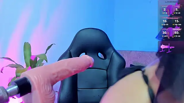 Snapshot of giselle_upp chatting on 04/05/26, 01:36 giselle upp online show from 04/05/26, 01:36