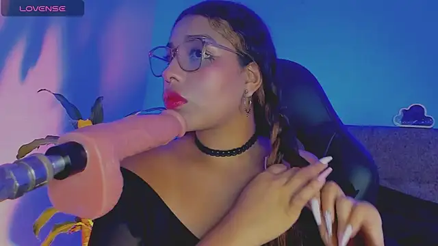 Snapshot of giselle_upp chatting on 04/17/26, 02:03 giselle upp online show from 04/17/26, 02:03