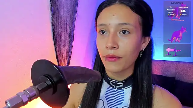 Snapshot of alicemoon__ chatting on 10/30/25, 10:27 alicemoon online show from 10/30/25, 10:27