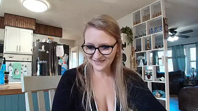 Snapshot of Thesquirtnqueen chatting on 11/19/25, 01:44 Thesquirtnqueen online show from 11/19/25, 01:44