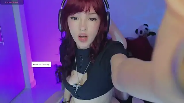 Snapshot of Moonlightt_21 chatting on 11/16/25, 05:51 Moonlightt 21 online show from 11/16/25, 05:51