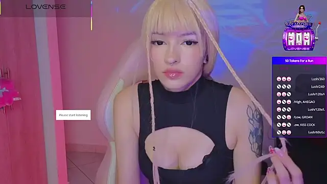 Snapshot of Moonlightt_21 chatting on 12/21/25, 08:38 Moonlightt 21 online show from 12/21/25, 08:38