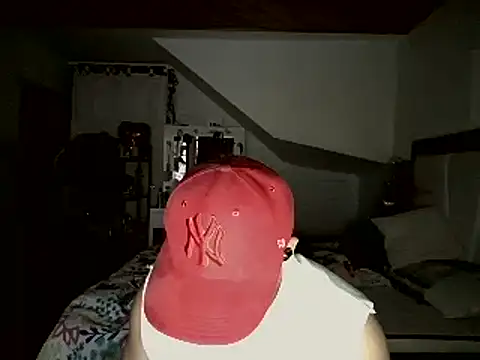 Snapshot of Andres_177 chatting on 04/14/26, 12:05 Andres 177 online show from 04/14/26, 12:05