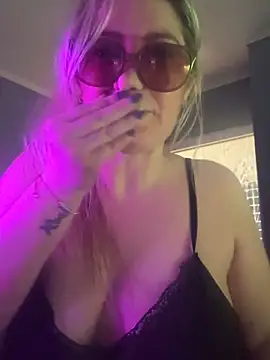 Snapshot of Granlady7 chatting on 12/15/25, 04:33 Granlady7 online show from 12/15/25, 04:33