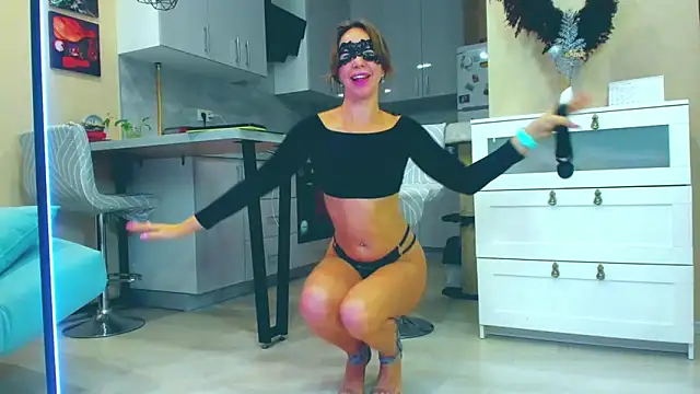 Snapshot of MadinaBrown chatting on 10/10/25, 05:01 MadinaBrown online show from 10/10/25, 05:01