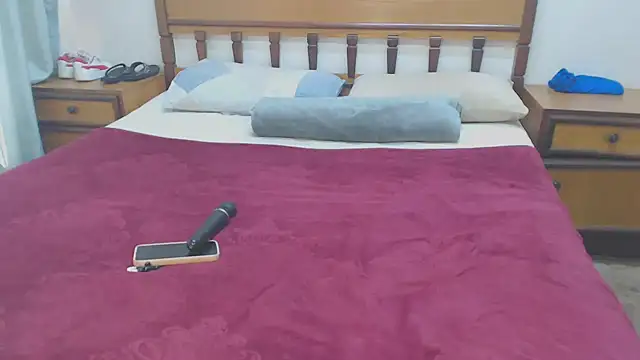 HugeTitisxx online show from 09/11/25, 07:52