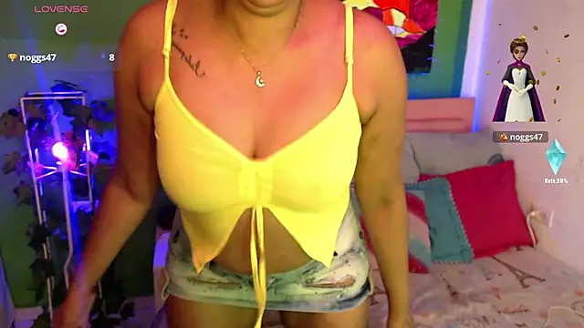 Snapshot of katherinnyazz chatting on 10/20/25, 02:12 katherinnyazz online show from 10/20/25, 02:12