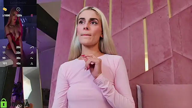 Snapshot of SelenaDaze chatting on 09/19/25, 03:08 SelenaDaze online show from 09/19/25, 03:08