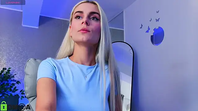 Snapshot of SelenaDaze chatting on 09/22/25, 03:30 SelenaDaze online show from 09/22/25, 03:30