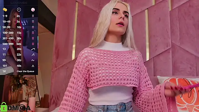 Snapshot of SelenaDaze chatting on 10/30/25, 04:47 SelenaDaze online show from 10/30/25, 04:47