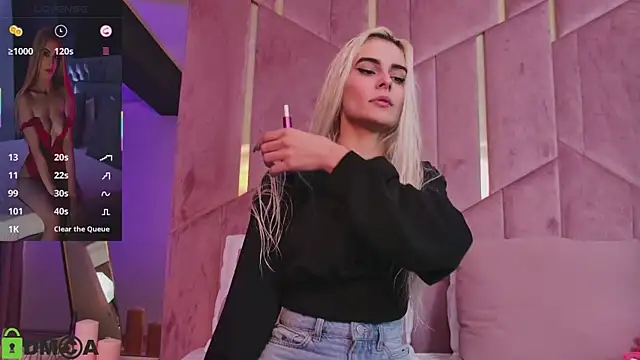 Snapshot of SelenaDaze chatting on 11/24/25, 05:18 SelenaDaze online show from 11/24/25, 05:18