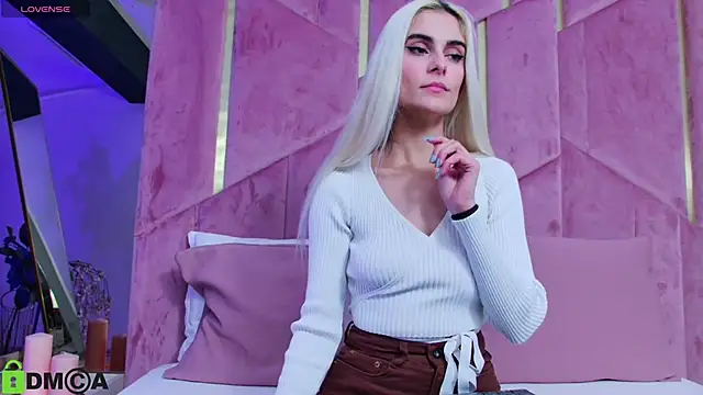 Snapshot of SelenaDaze chatting on 11/25/25, 05:07 SelenaDaze online show from 11/25/25, 05:07